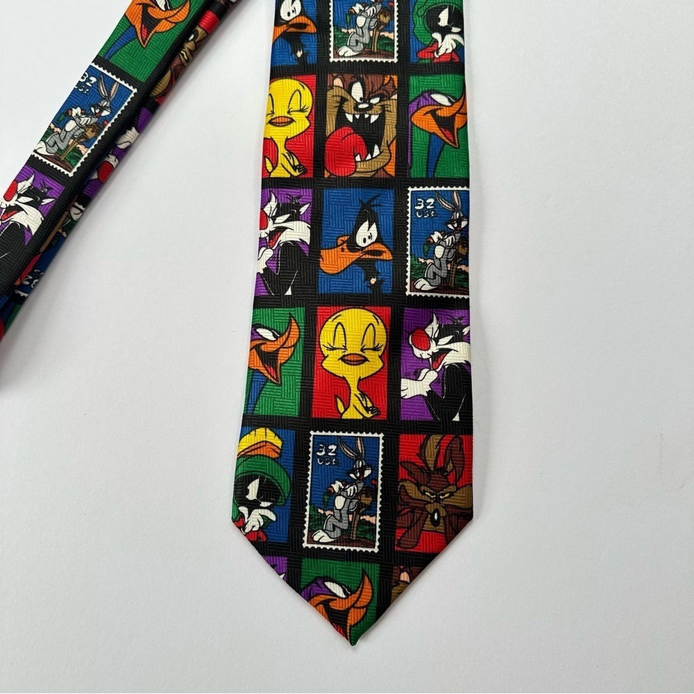 Men’s Looney Tunes Vintage 1997 Necktie Stamp Collection - Picture 2 of 4